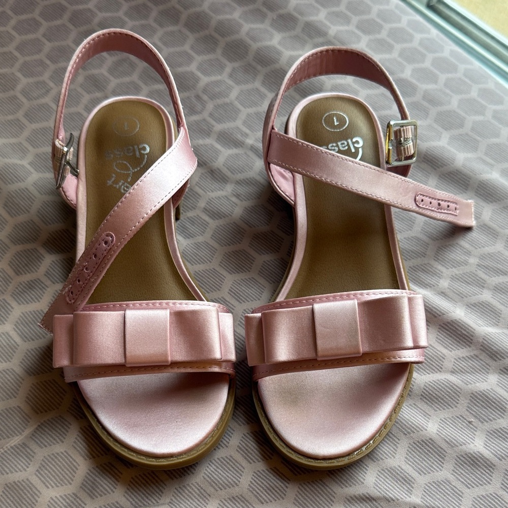 Kids pink dressy sandals